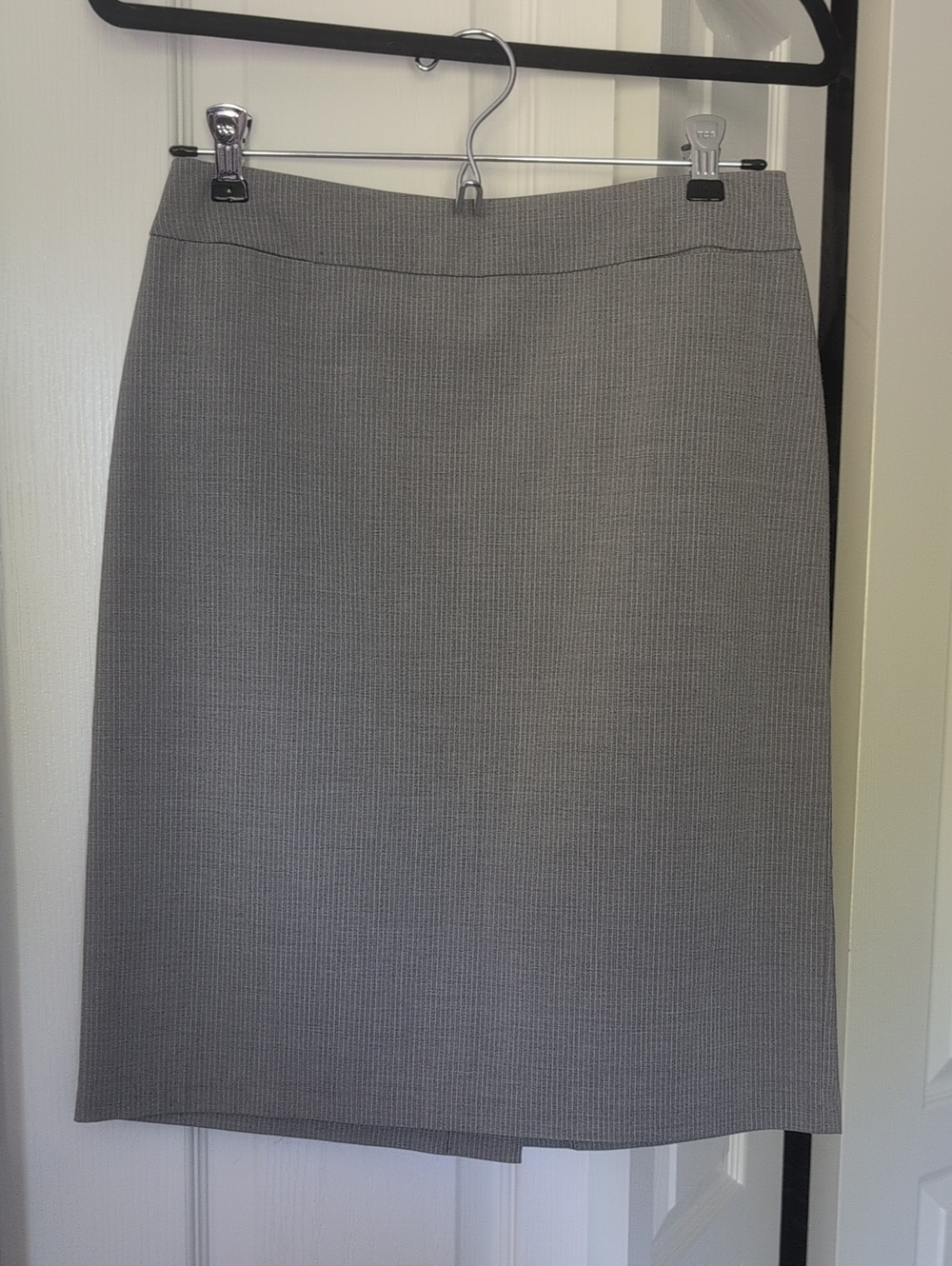 New York & Company Grey Pencil Skirt - Classic Workwear